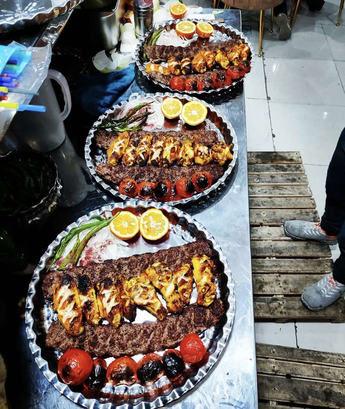 خدمات ویژه رستوران کباب ساطوری اصل بناب آذربایجان در کیانپارس اهواز